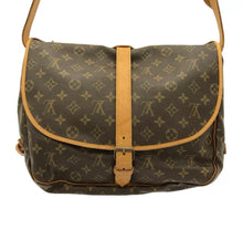 Load image into Gallery viewer, Louis Vuitton crossbody.
