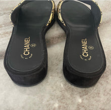 Load image into Gallery viewer, Chanel  sandals size 41.5.
